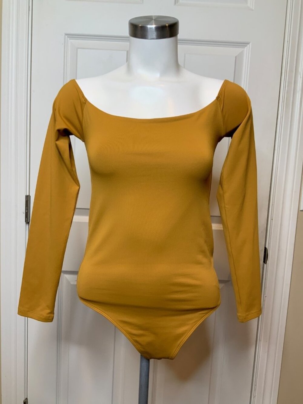 Baboon Aritzia Tan Contour Long Sleeve Body Suit, Size M
